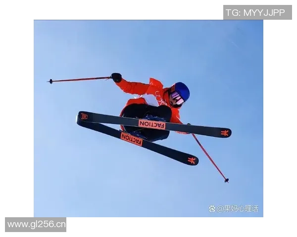 谷爱凌在雪盟滑雪联赛中展现卓越实力成功夺冠引发热议